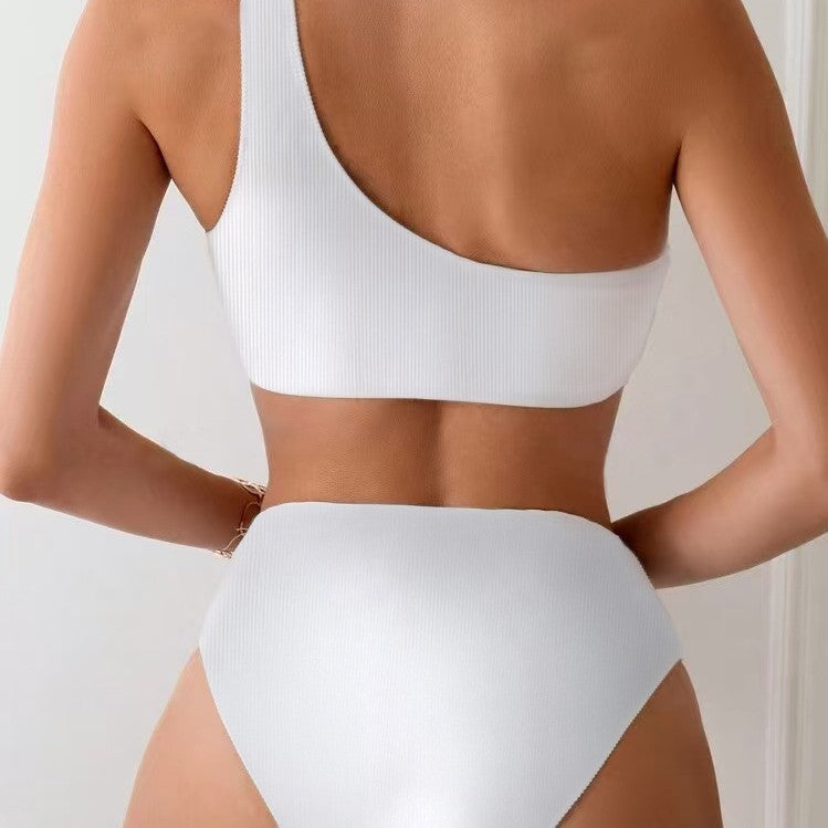 Smukły i nowoczesny Bikini