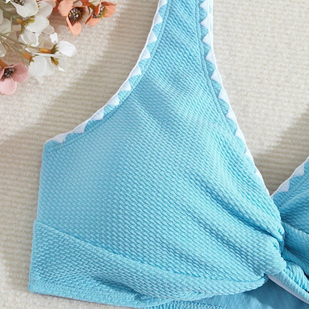 Smukły i nowoczesny Bikini