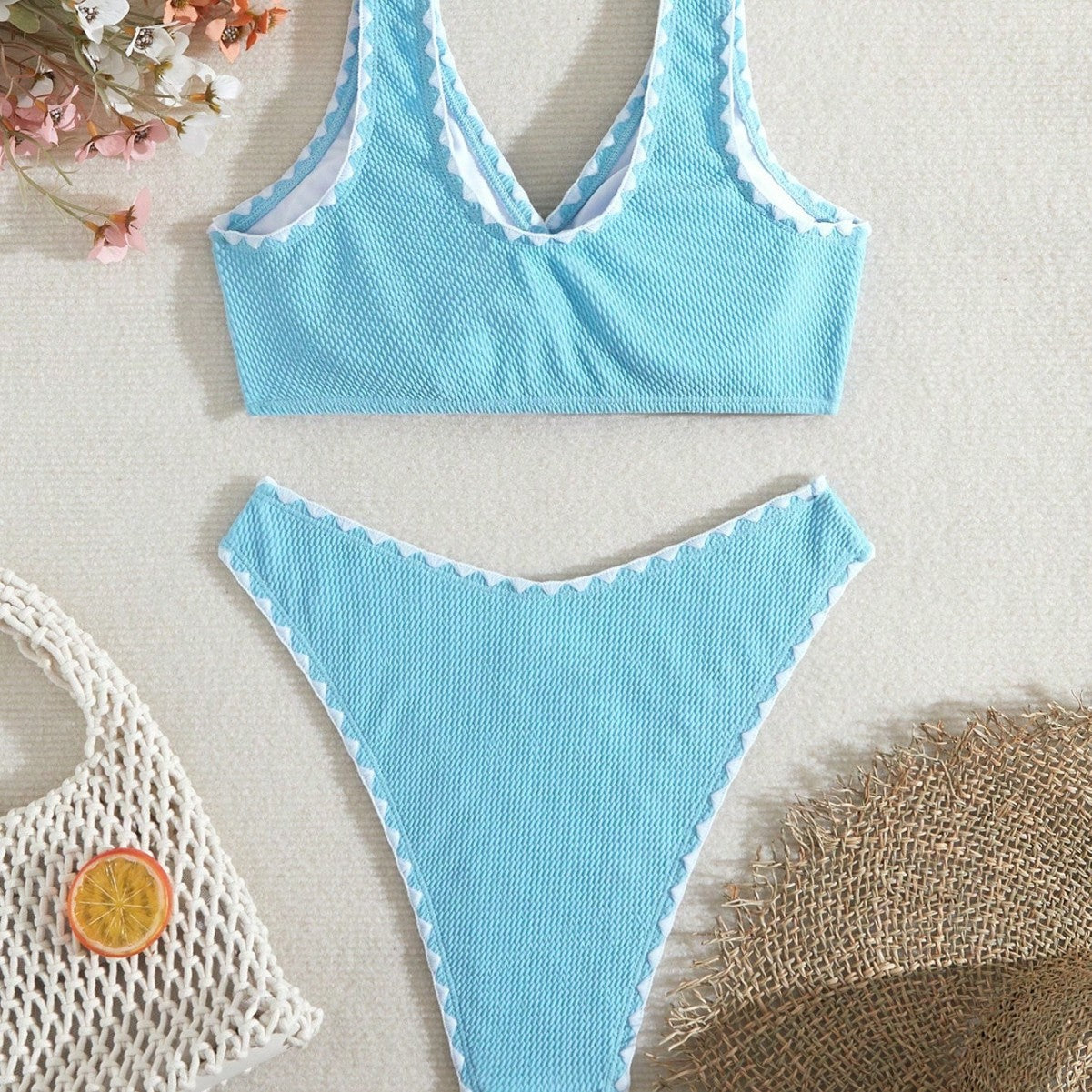 Smukły i nowoczesny Bikini