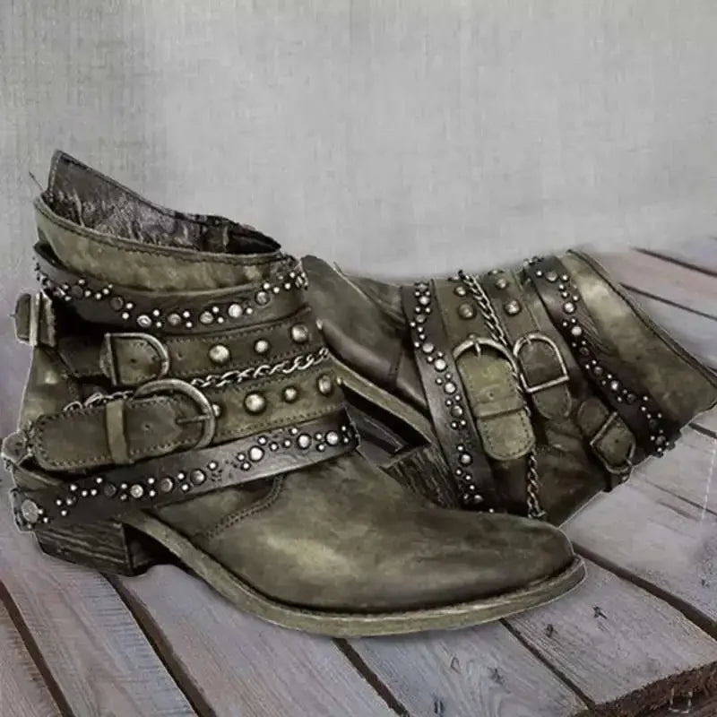 Buty za kostkę z ćwiekami LB | Rockstar Chic