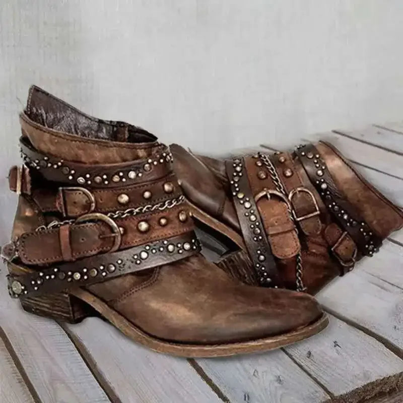 Buty za kostkę z ćwiekami LB | Rockstar Chic