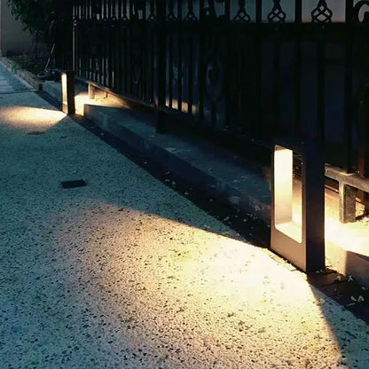 AquaGlow - Vodotěsná lampa na trávník