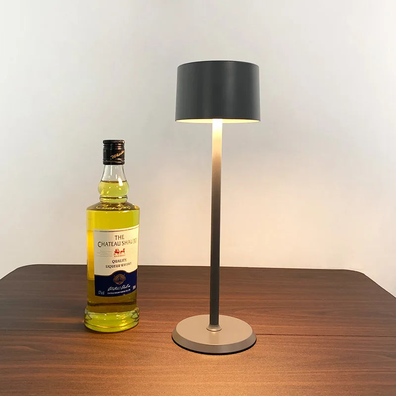 AluTouch - Hliníková stolní lampa