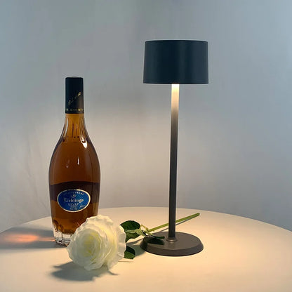 AluTouch - Hliníková stolní lampa