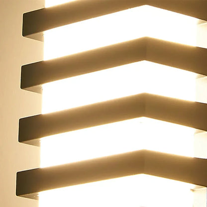 AlumiLuxe - Moderní hliníková lampa