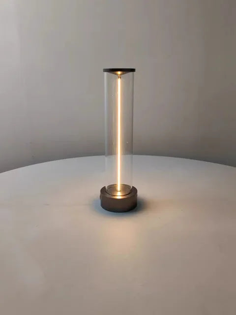 BasicShine - Minimalistická stolní lampa