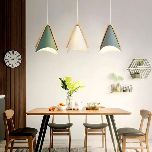 LuxeLuminaire - Moderní závěsná lampa ze železa a dřeva