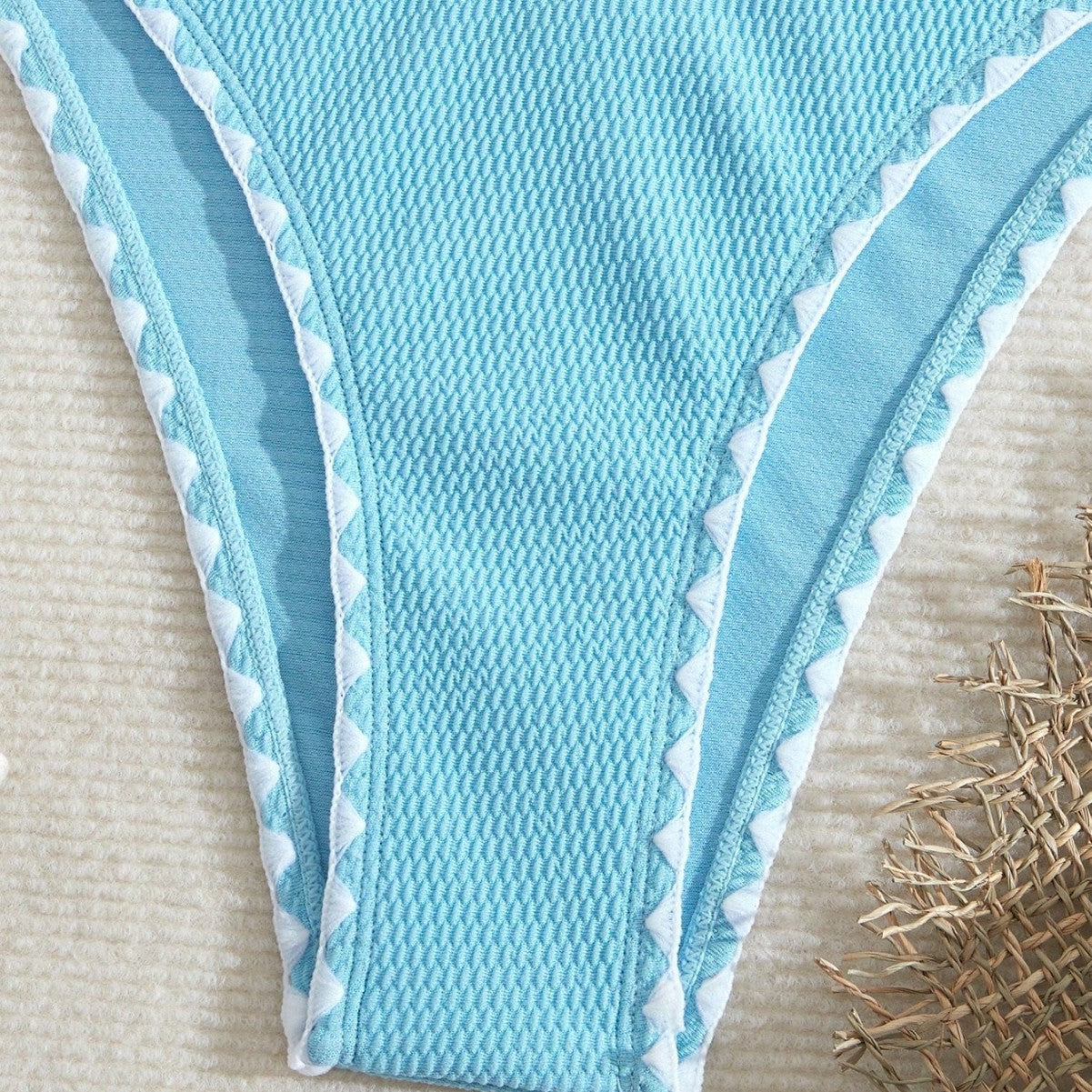 Smukły i nowoczesny Bikini