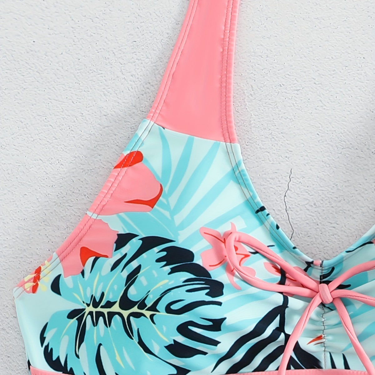 Nowoczesny i minimalistyczny Bikini
