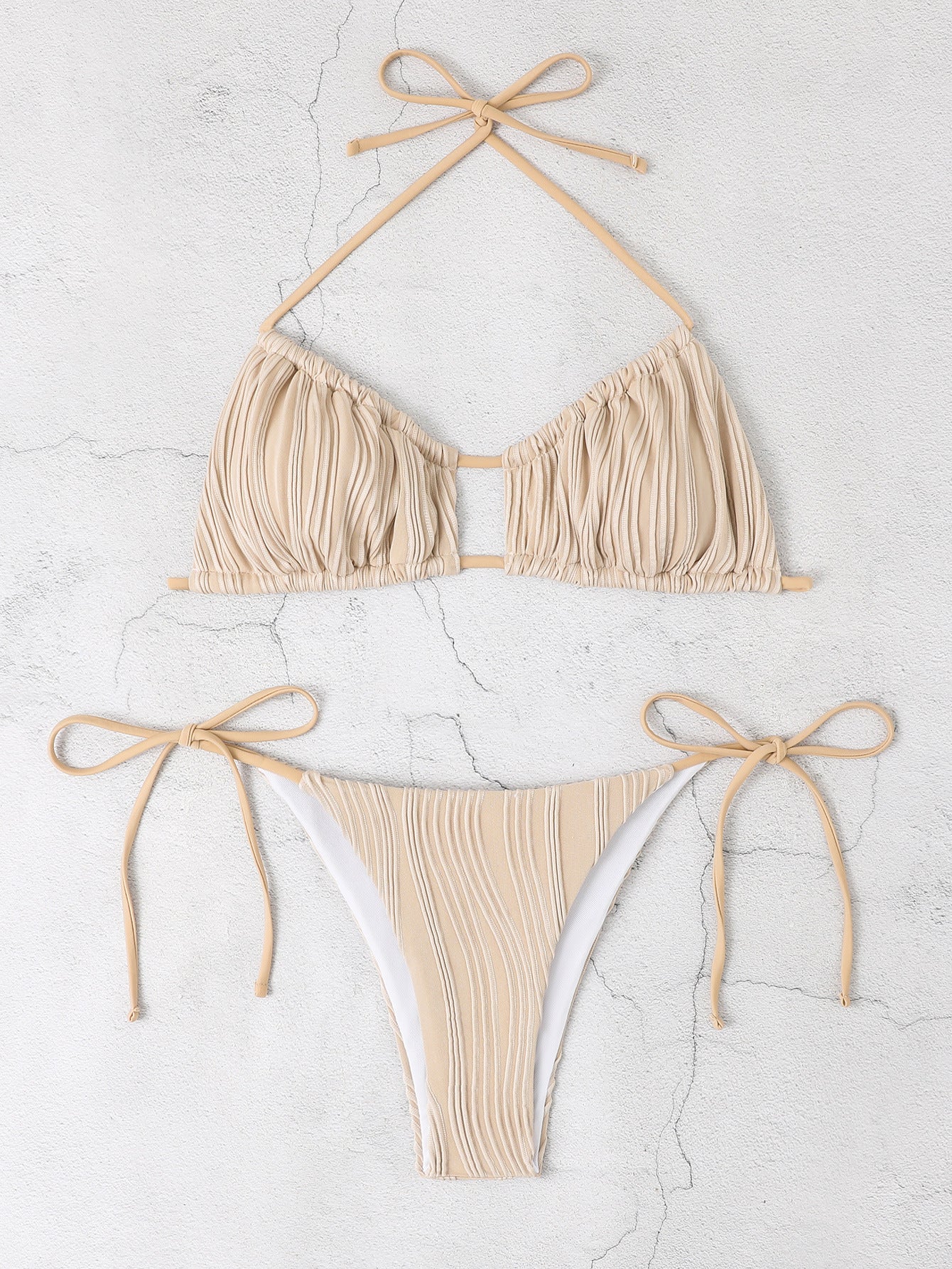 Nowoczesny i minimalistyczny Bikini