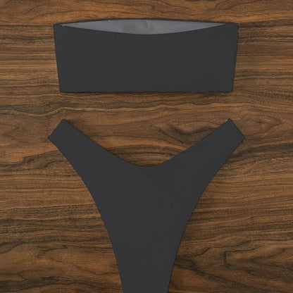 Smukły i nowoczesny Bikini