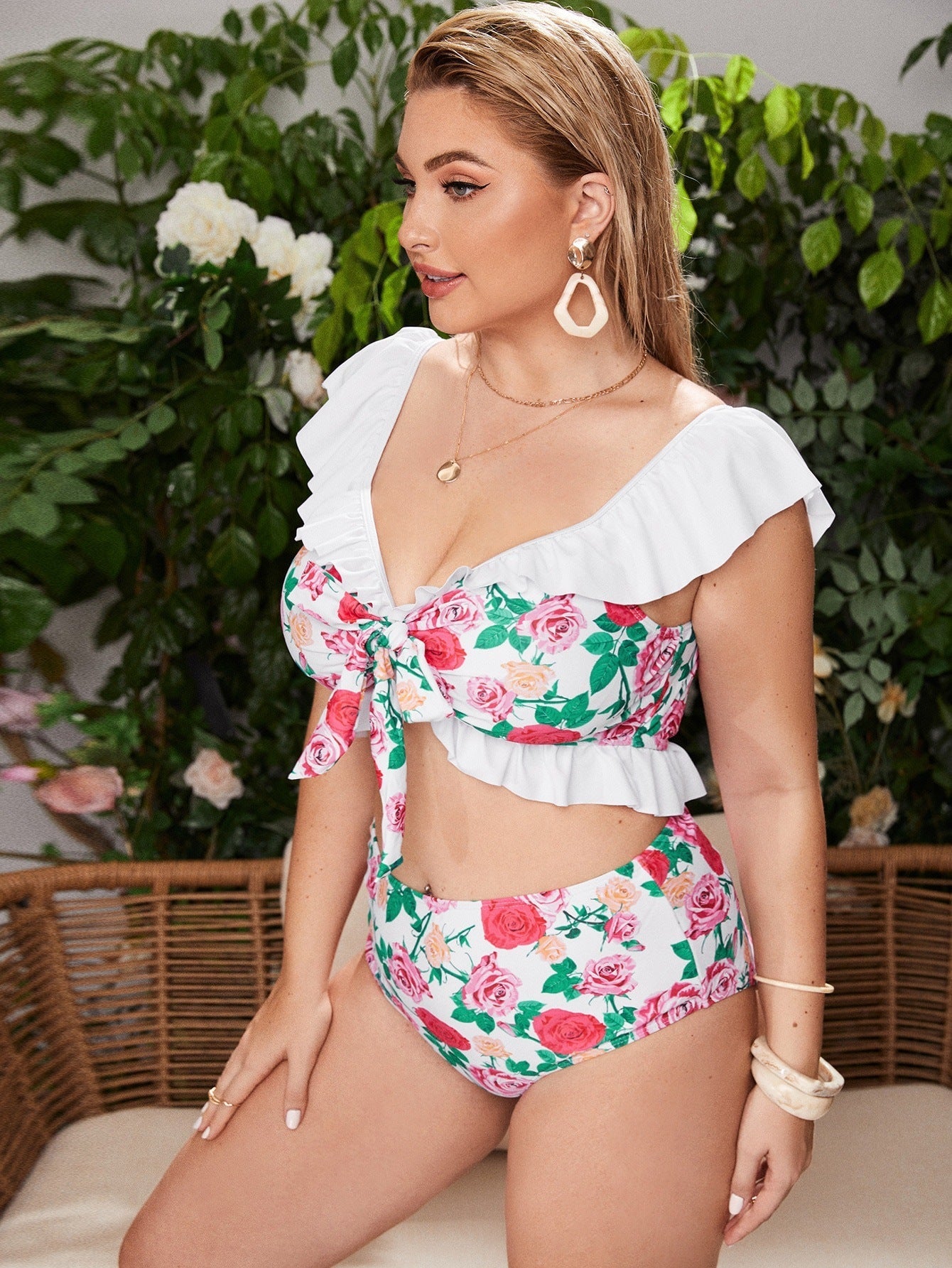 Wypolerowany i figlarny Bikini