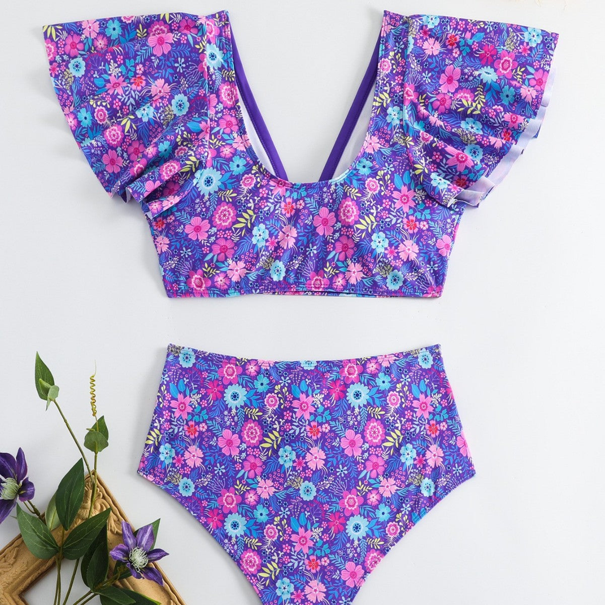 Wypolerowany i figlarny Bikini