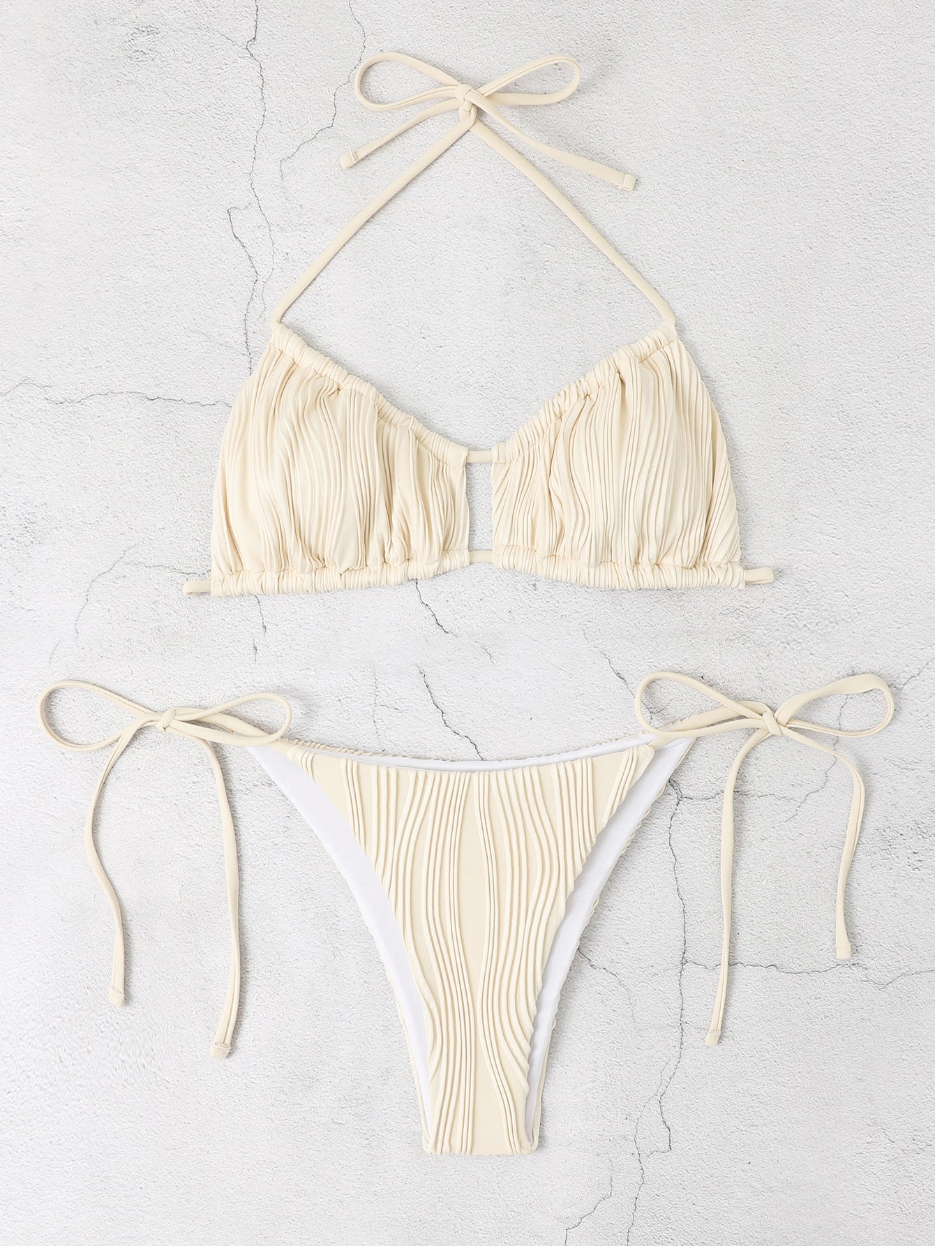 Nowoczesny i minimalistyczny Bikini