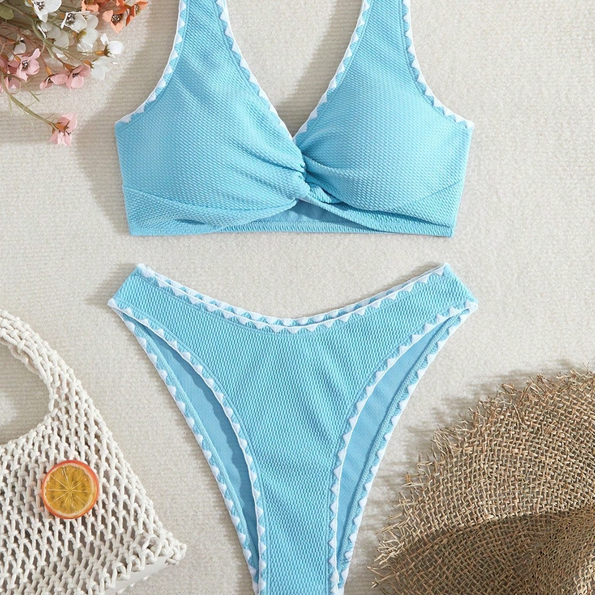 Smukły i nowoczesny Bikini
