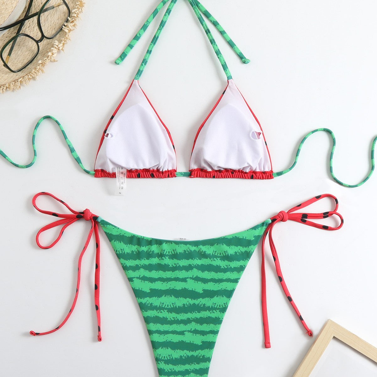 Nowoczesny i minimalistyczny Bikini