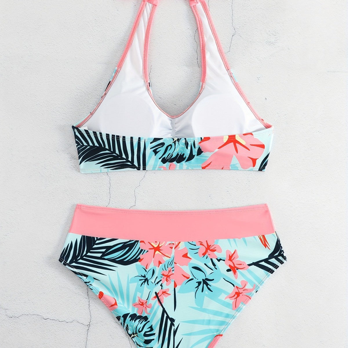 Nowoczesny i minimalistyczny Bikini