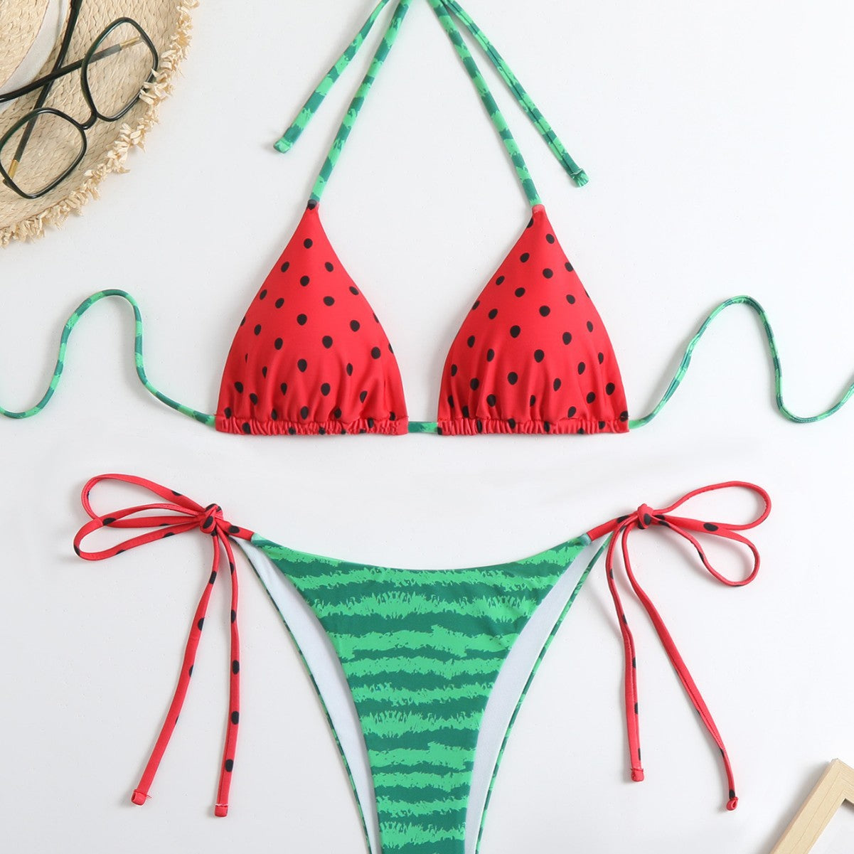 Nowoczesny i minimalistyczny Bikini