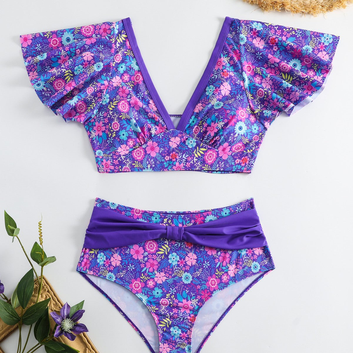 Wypolerowany i figlarny Bikini