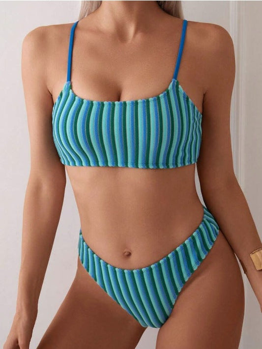 Płynny i fantastyczny Bikini
