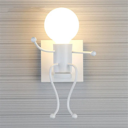 IronBuddy - Kreativní robotické nástěnné svítidlo